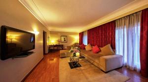 TV a/nebo společenská místnost v ubytování Hotel Royal Orchid Bangalore