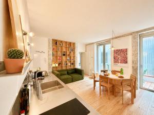 a kitchen and living room with a table and a couch at " L'Atelier Signature " Piscine - Terrasse - Wifi in Toulouse