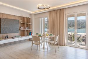 a kitchen and dining room with a table and chairs at Riviera Zen apartment in Mesochórion