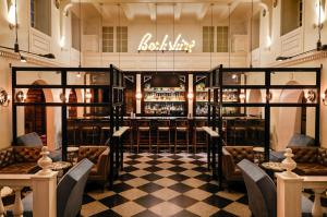 a restaurant with a checkered floor and a bar at ACME Hotel Chicago, Outset Collection by Hilton in Chicago