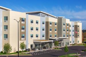 an image of the front of a hotel at TownePlace Suites by Marriott Hickory in Hickory