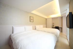 Postel nebo postele na pokoji v ubytování 宜都大飯店 Idol Hotel