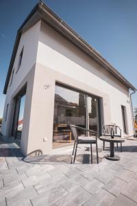 a patio with a table and a chair and a building at Fernruh Eifel in Dahlem