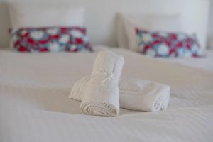 a couple of towels sitting on a bed at Dom Nad Wodą - Smolarnia in Smolarnia +25 photos