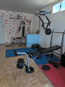 a room with a gym with weights and equipment at Espacio Pueyrredón in Comodoro Rivadavia