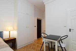 a room with a table and two chairs and a bed at Sienna Central Studio & Parking in Warsaw