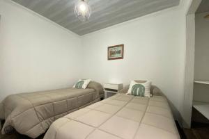 a bedroom with two beds in a room at SH Aparts Depto 1 in Coronel Suárez