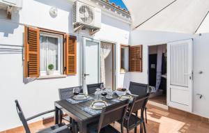 a dining room with a table and chairs at Sa Fornera in Alcudia