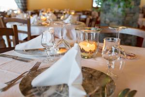 Restauracja lub miejsce do jedzenia w obiekcie Hotel Petit Tournalin