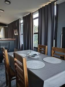 a dining room with a table with chairs and a tableablish at Alojamiento RuOli in Valle Hermoso