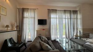 a living room with a couch and a tv at Summertime Suites in Łagów