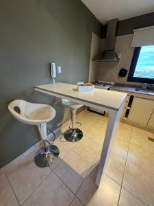 a kitchen with a desk and a chair and a computer at Mono Ambiente Con Vista Panorámica Zona Sur in Santiago del Estero