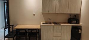 a small kitchen with a counter and a table and stools at السناء للشقق المخدومة Alsanaa in Jeddah +17 photos