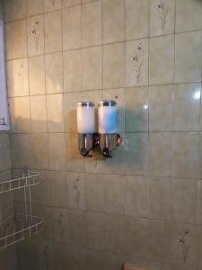 a tiled bathroom with two buckets on a wall at Danny ap - Amplio y cómodo - 18 min Aeropuerto - Zona de Restos - Parking in Monte Grande +20 photos