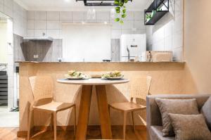 a table in a kitchen with two chairs and a counter at Flórida vivo bem! in São Roque