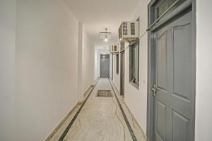 an empty corridor with a door at Hotel O The Premium Villa in New Delhi