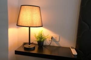 a lamp on a table with a potted plant on it at Yguazú Resort - Cabañas & Camping in Juan E. Oʼleary +28 photos