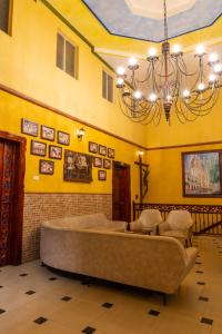 a large bed in a room with yellow walls at HotelSueño Dorado Aguadas in Aguadas