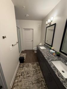 a bathroom with two sinks and a toilet at Cozy Comfortable Apartment in Atlanta in Atlanta