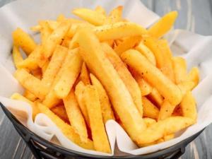 a bowl of french fries on a table at Pousada Hotel Sol Nascente in Mafra