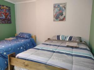a bedroom with two twin beds next to each other at Depa Huancayo in Huancayo