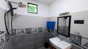 a bathroom with a sink and a mirror at Sewana Cottage in Kurunegala +27 photos