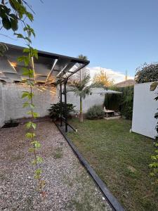 a view of a yard with a building with a roof at monoambiente huellas2 in La Rioja
