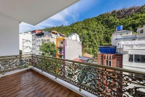a balcony with a view of buildings at LAN HA PEARL HOTEl in Phù Long