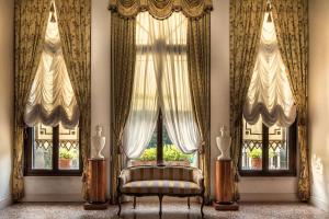 A seating area at Villa Franceschi Hotel & Resort