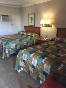 A bed or beds in a room at Campbell Motel