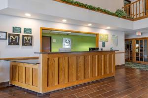 a lobby with a reception desk in a building at Quality Inn & Suites Stoughton - Madison South in Stoughton +26 photos