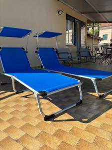 a blue lounge chair sitting on a patio at Ca' da Lisa in San Colombano Certenoli