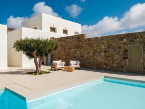 a villa with a swimming pool in front of a building at Villa Venti Private Pool Retreat, Mykonos in Agios Ioannis Mykonos +66 photos