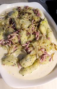 a bowl of potato salad with cabbage and onions at Entre sarre et albe in Sarralbe