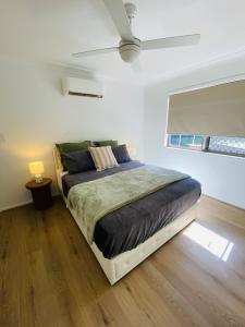 a bedroom with a large bed with a ceiling at Mariners Rest in Redland Bay