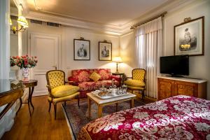 A seating area at Romantik Hotel Villa Margherita