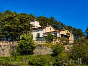 a large house on top of a brick wall at I Cancelli -Mugello Park Family Village in Palazzuolo sul Senio