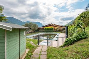 a swimming pool in a yard next to a house at Panorama & Pisicna Lago Endine in Ranzanico