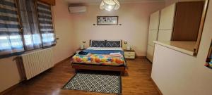 a bedroom with a bed and a rug in it at B&B LA CASINA da SEMMY in Comacchio