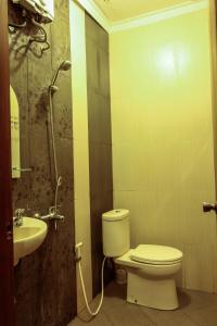 Ένα μπάνιο στο Griya Langen Guesthouse