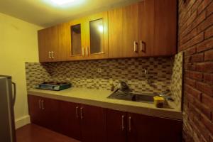 Η κουζίνα ή μικρή κουζίνα στο Griya Langen Guesthouse