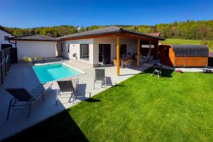 a backyard with a swimming pool and a gazebo at Bayerwald-Bungalow in Grattersdorf