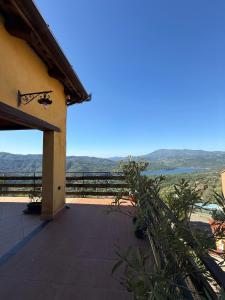 a patio with a view of the mountains at Casa Vacanze Panoramika Santa Cruz - Appartamento PANORAMIKA in Cicerale