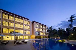 a building with a swimming pool next to a hotel at Condo AVANTA Deluxe A301 in Mae Nam