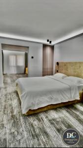 a large bedroom with a large white bed in it at Domeniul CRIS Vatra Dornei in Vatra Dornei