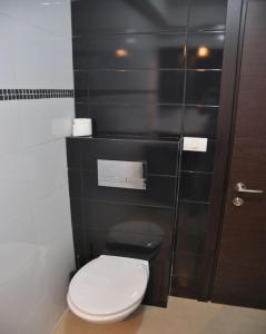 Koupelna v ubytování Isramax Jerusalem Apartment in Bat-Yam + 32 fotografií