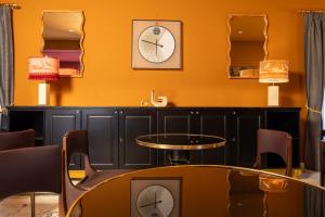 a room with a table and a clock on the wall at Boutique Hotel Metro 900 in Naples