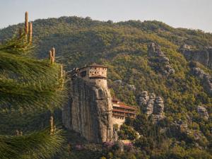 a building on the side of a mountain at Hotel Doupiani House in Kalabaka