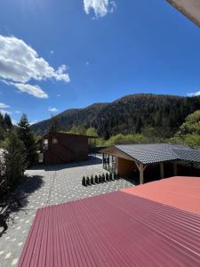 a building with a red mat on the ground at Готель-кафе Чатина in Soymy