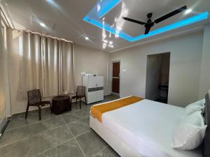 a bedroom with a bed and a ceiling with a blue light at ZuZu Hostels Mcleodganj in Dharamshala